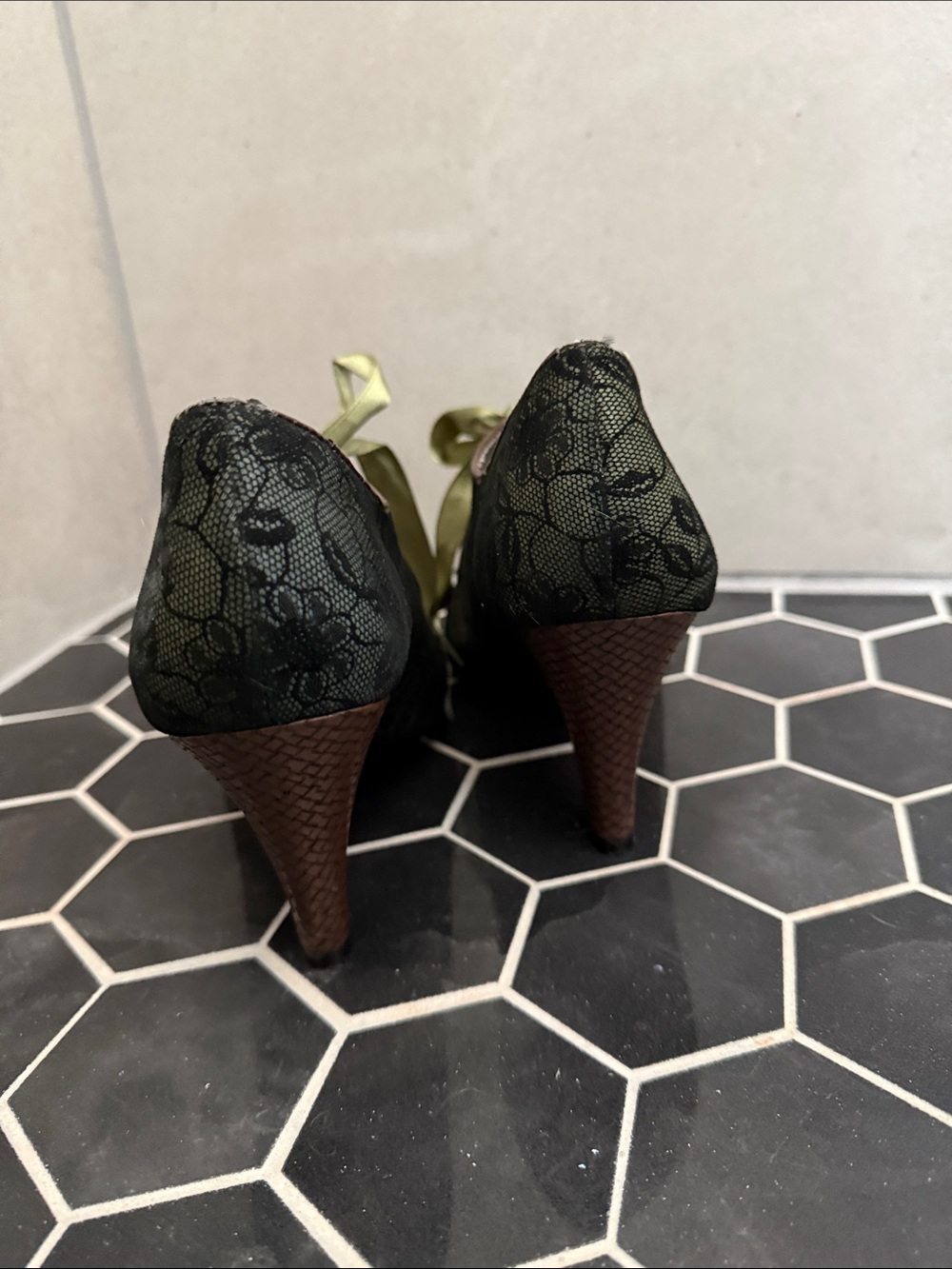 Poetic Licence Sweet Ending Green Lace Ribbon Heels Size 38 ½ EU / 8 US - Picture 3 of 11